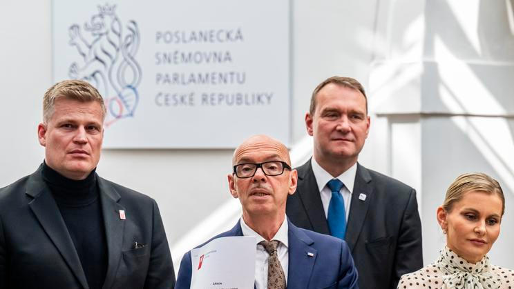 ČR-vláda-média-sněmovna-FASTPIX, Poslanecká sněmovna