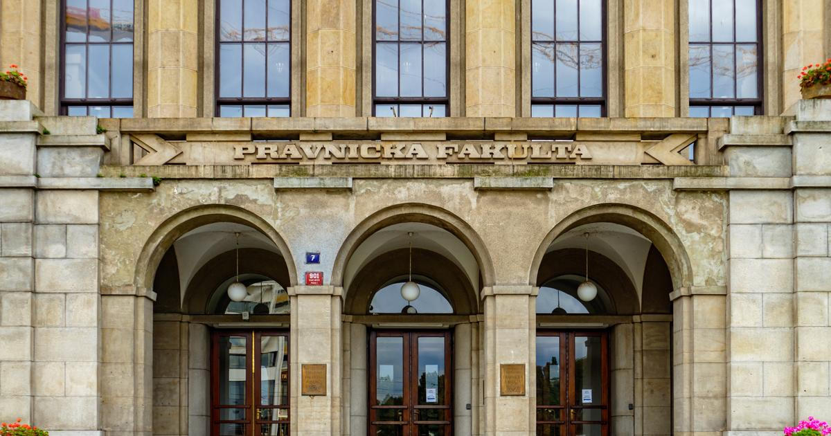 „Je neuvěřitelný.“ 17letý syn mocného úředníka měl falšovat razítka advokáta. Už reagoval