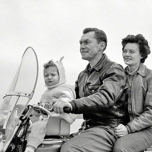 Harley s dětskou sedačkou, 1962