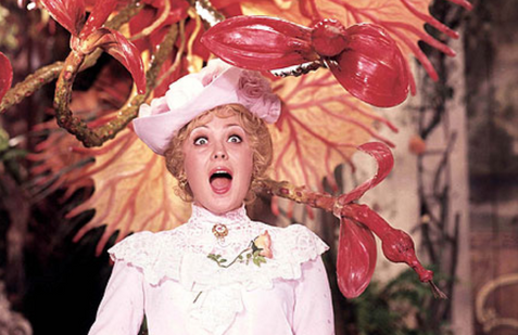 Líbezná Květuška v komedii Oldřicha Lipského a Jiřího Brdečky Adéla ještě nevečeřela (1978) je legendární rolí Nadi Konvalinkové.