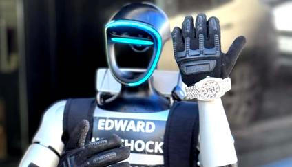 Ve Varšavě se objevil robot, který se odmítá chovat jako „jen stroj“. 