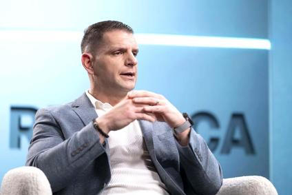 „Slíbili jsme lidem referendum o členství v NATO a uspořádáme referendum o členství v NATO,“ prohlásil Zoran Stevanović, šéf malé protestní strany Resni.ca, která se po volbách stala pomyslným jazýčkem na vahách politické rovnováhy ve slovinském parlamentu.