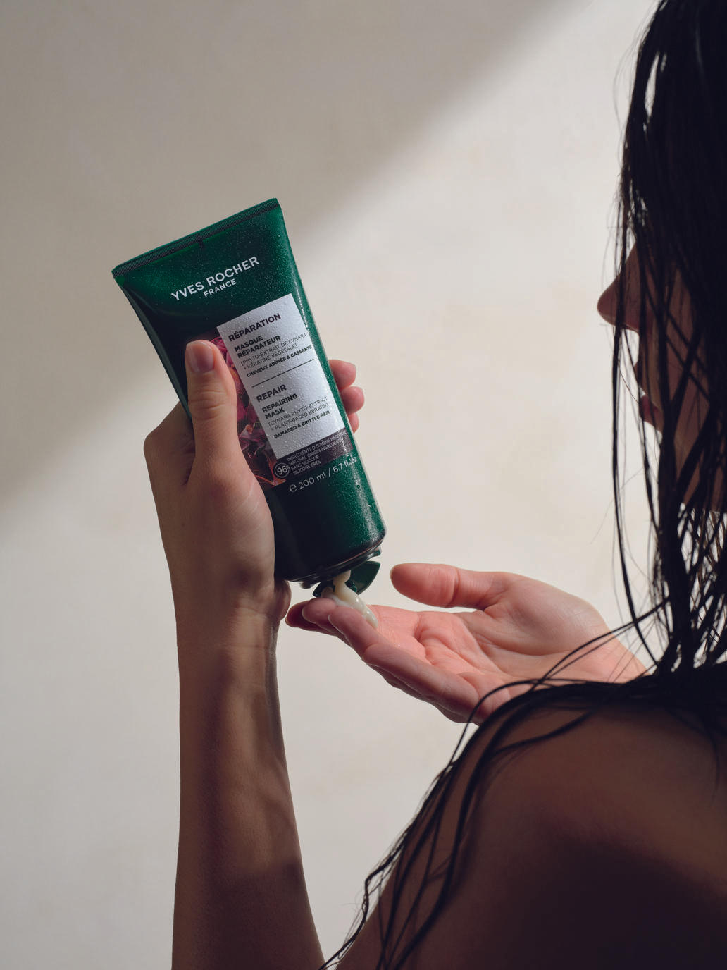 Z obyčejného mytí vlasů se může stát terapie pro všechny smysly. Yves Rocher