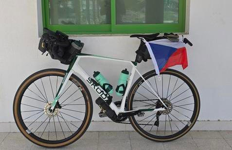 Michalova poslední cesta začala před necelými třemi měsíci v Abú Dhabí ve Spojených arabských emirátech, odkud pokračoval do Ománu.