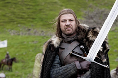 Sean Bean v první epizoidě seriálu Hra o trůny s názvem Zima se blíží (2011).