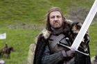 Sean Bean v první epizoidě seriálu Hra o trůny s názvem Zima se blíží (2011).
