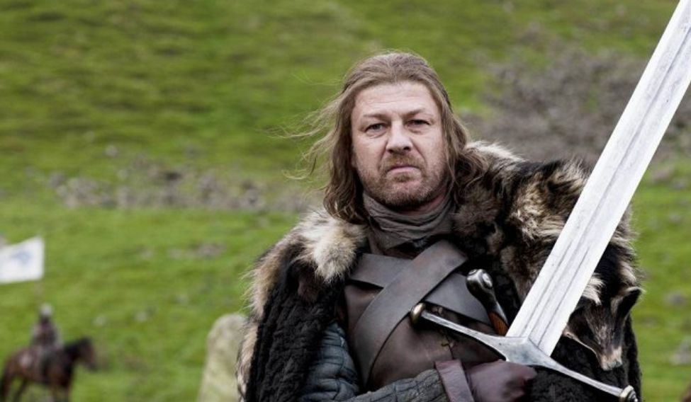 Sean Bean v první epizoidě seriálu Hra o trůny s názvem Zima se blíží (2011).