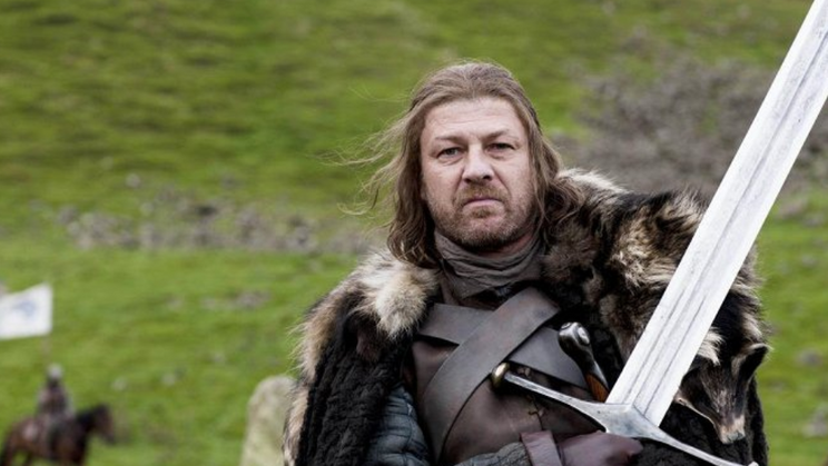 Sean Bean v první epizoidě seriálu Hra o trůny s názvem Zima se blíží (2011).