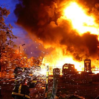 Ukrajina v plamenech: rozsáhlý noční úder zasáhl tři velká města