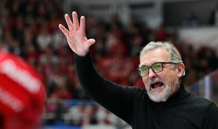 Zdeněk Moták, trenér, gesto