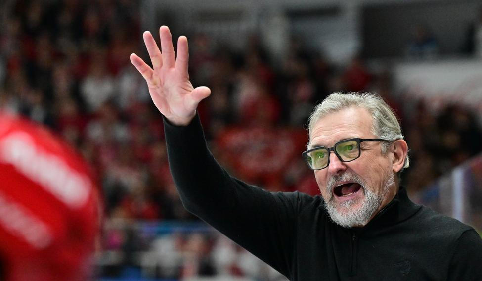 Zdeněk Moták, trenér, gesto