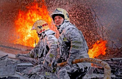 Ukrajina v plamenech: rozsáhlý noční úder zasáhl tři velká města