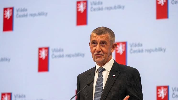 Andrej Babiš, premiér, politik, gesto