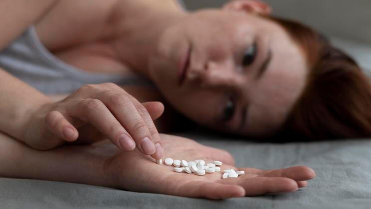 Všeobecná zdravotní pojišťovna vydala za léčbu závislostí jen v roce 2024 celkem 1,59 miliardy korun. Z toho necelých 50 milionů spolykaly závislosti na sedativech a hypnotikách. 