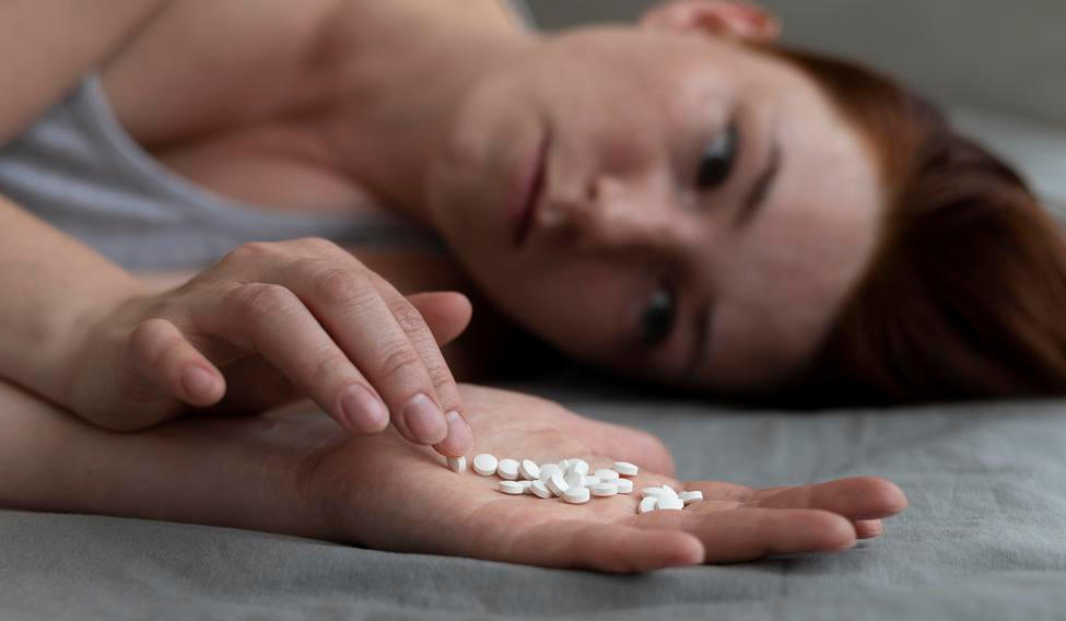 Všeobecná zdravotní pojišťovna vydala za léčbu závislostí jen v roce 2024 celkem 1,59 miliardy korun. Z toho necelých 50 milionů spolykaly závislosti na sedativech a hypnotikách. 