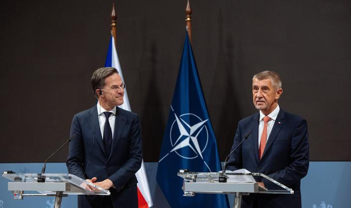 Premiér Andrej Babiš a generální tajemník NATO Mark Rutte