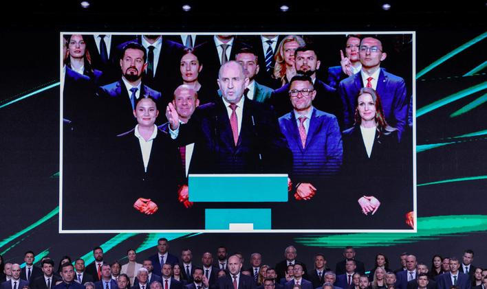 Bývalý bulharský prezident a lídr koalice Progresivní Bulharsko Rumen Radev během volebního shromáždění 