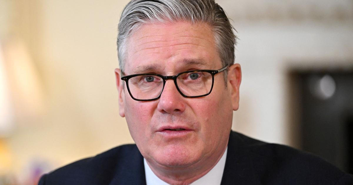 Starmer pod palbou: jmenoval ambasadora bez prověrky, opozice stále žádá jeho odchod