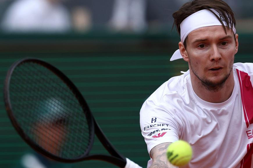 „Všechno jsem mu obětoval, dluží mi peníze.“ Ruský otec tenisového showmana promluvil