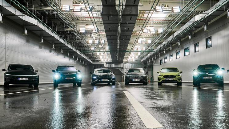 Test systémů nouzového brzdění autoklubu ADAC 2026