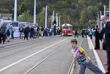 Pojmenování mostu si v on-line anketě vybrali obyvatelé Prahy. Alternativní název most Anežky České neuspěl.