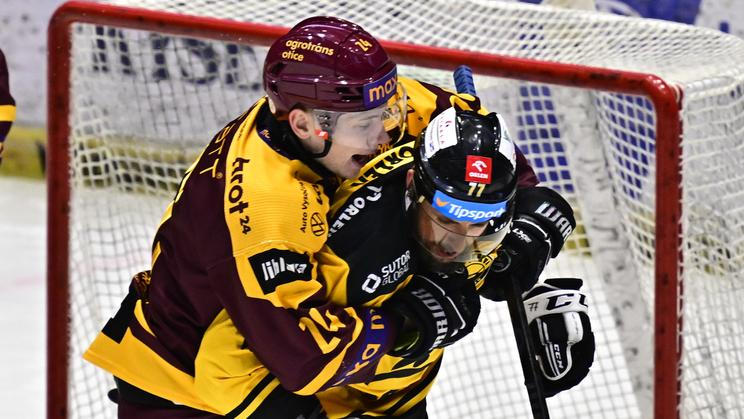Patriks Ozols a Nicolas Hlava v baráži Litvínov - Jihlava