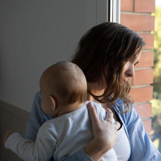 „Tady bude dětský pokoj,“ říkával Viktor a ukazoval na prosluněnou místnost s výhledem do údolí. 