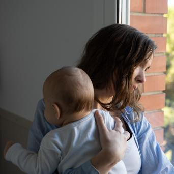 „Tady bude dětský pokoj,“ říkával Viktor a ukazoval na prosluněnou místnost s výhledem do údolí. 