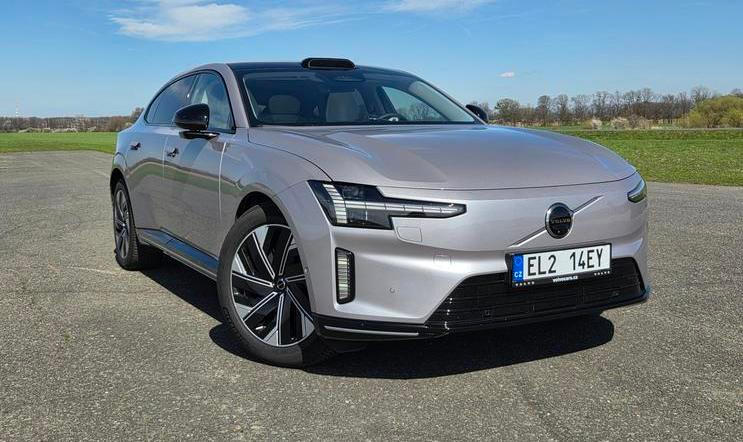 Volvo ES90 je nejnovějším přírůstkem do švédské elektrické rodiny.