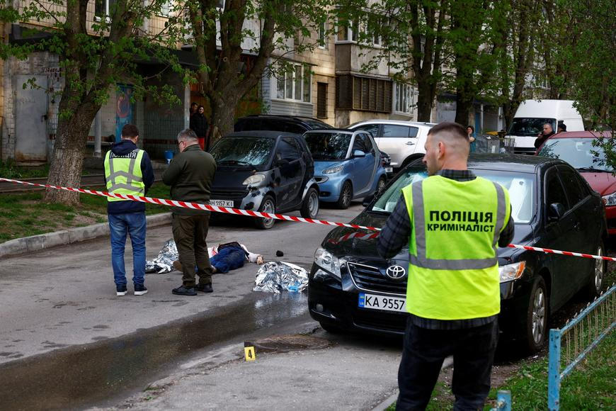 Na kyjevské ulici začal do lidí pálit 58letý Moskvan. Útok má zatím pět obětí