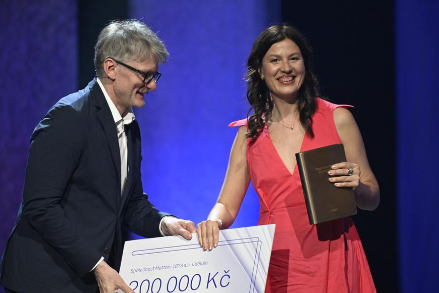 „Asi se rozbzučím radostí.“ Litera objímala a apelovala na ministerstvo kultury