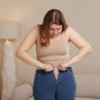 Existují i neviditelní nepřátelé, kteří dokážou zablokovat spalování tuků, změnit vaše chutě a doslova přepsat nastavení vašeho metabolismu.