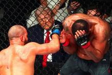  Škoda tyhle fotky minout: Picasso výhodně, vévodkyně kuchařkou nebo pěsti ve tmě