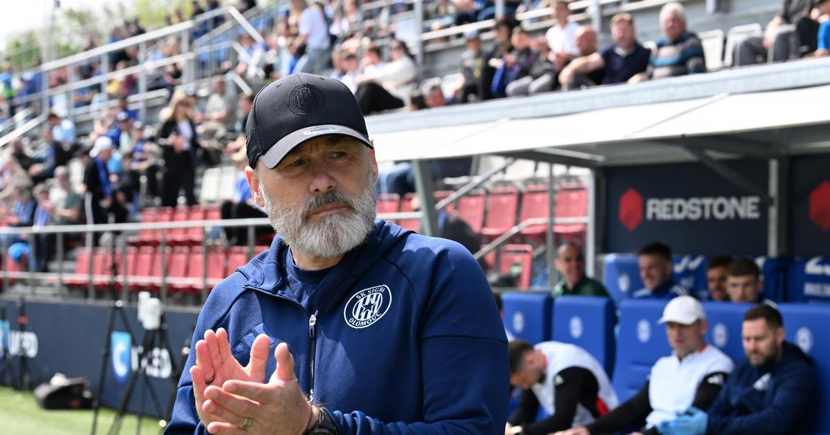 Hapalovu premiéru v Sigmě okořenily červené karty. Olomouc po obratu zdolala Slovácko