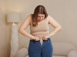 Existují i neviditelní nepřátelé, kteří dokážou zablokovat spalování tuků, změnit vaše chutě a doslova přepsat nastavení vašeho metabolismu.