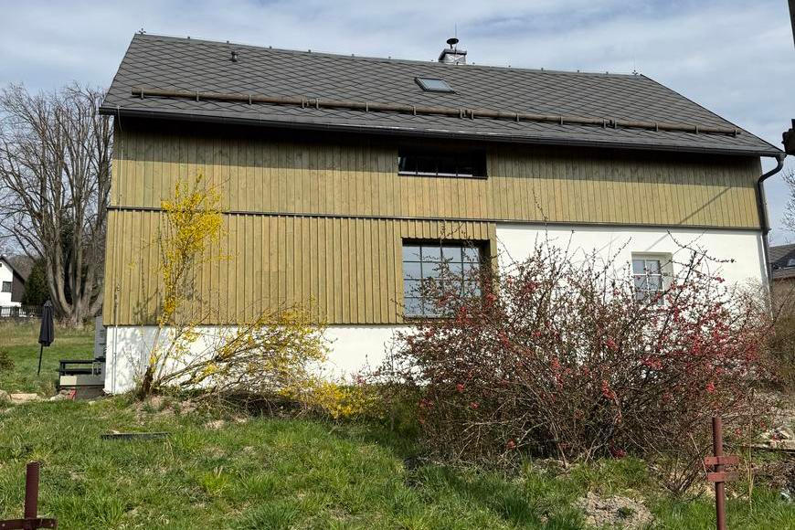 Dům v Českém Švýcarsku koupili naslepo z Austrálie. Nezastavil je požár ani boj s památkáři