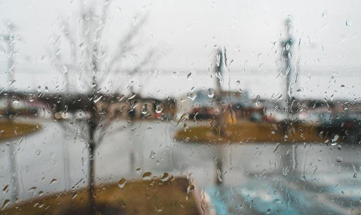 Ranní teploty se na začátku týdne udrží slabě nad bodem mrazu, ve středu v místech s vyjasněním a uklidněním větru klesnou na minus čtyři stupně. (Ilustrační foto)