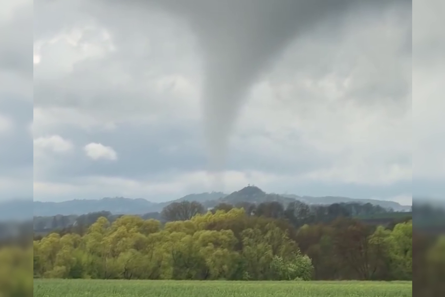 Blízko Jičína se vyskytlo tornádo. Meteorologové ukázali video a hledají další svědky
