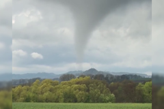 V Jičíně se objevilo tornádo.