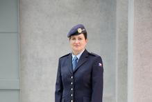 Dosavadní vojenský stejnokroj podle armády neodpovídá co do střihu i použitých materiálů současným nárokům. Nový kombinovaný stejnokroj 25 (KS 25) má proto být nadčasový, praktický i elegantní.