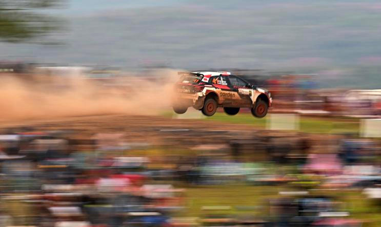 Vůz Didiera Ariase a Hectora Núněze při loňské Rally Paraguay