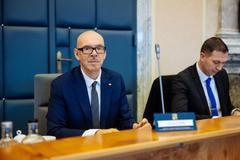 Schůze vlády, Oto Klempíř