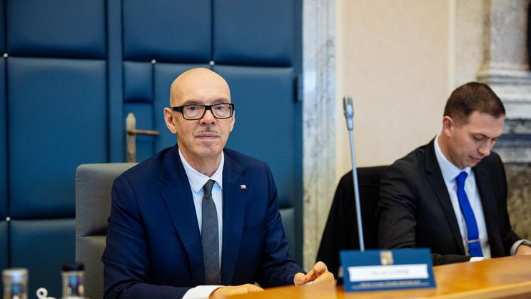 Schůze vlády, Oto Klempíř