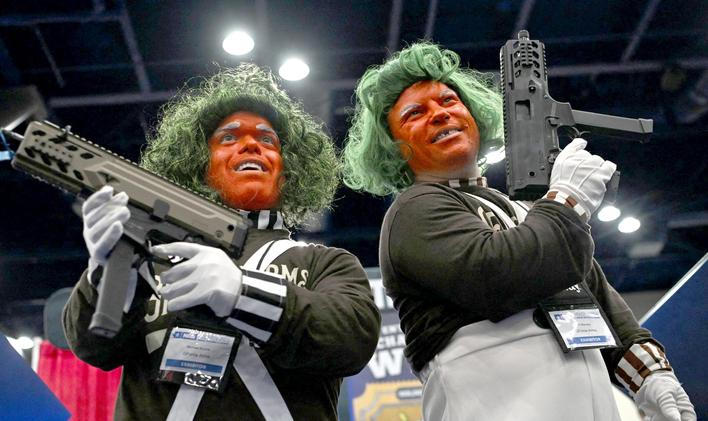 Zbraně jako spektákl: lobby majitelů zbraní v USA ukazuje svůj vliv