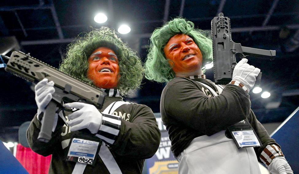 Zbraně jako spektákl: lobby majitelů zbraní v USA ukazuje svůj vliv