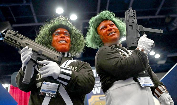 Zbraně jako spektákl: lobby majitelů zbraní v USA ukazuje svůj vliv