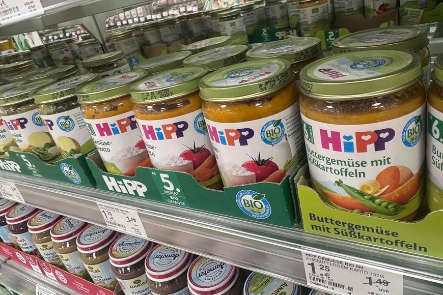 „Zaplaťte dva miliony eur, nebo otrávíme dětské jídlo.“ Vyděrači firmě psali před týdny, ta si prý nevšimla