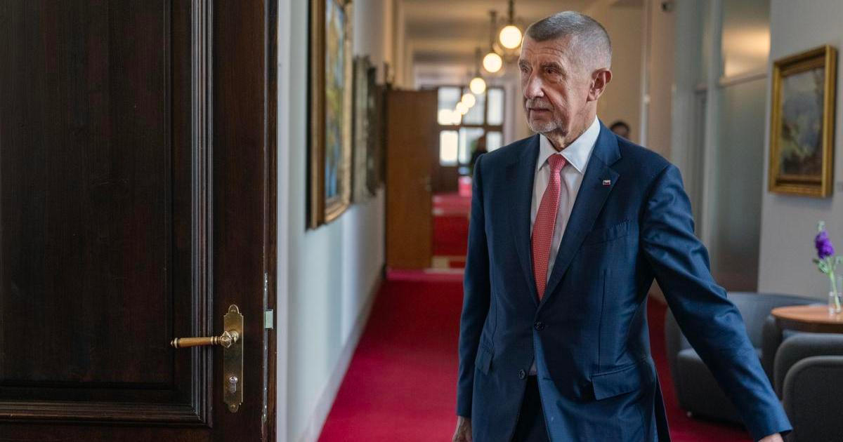 Babiš si oblékl čínský dres a šel do ostré války s Vystrčilem. O co mu přesně jde?