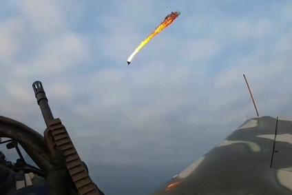 Ukrajinský cvičný letoun Yak-52 se zapojuje do obrany nad Oděskou oblastí, kde posádky zasahují ruské drony Shahed přímo ve vzduchu.