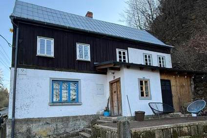 Cimra Bude se nachází v Horním Prysku a nabízí neotřelé ubytování.